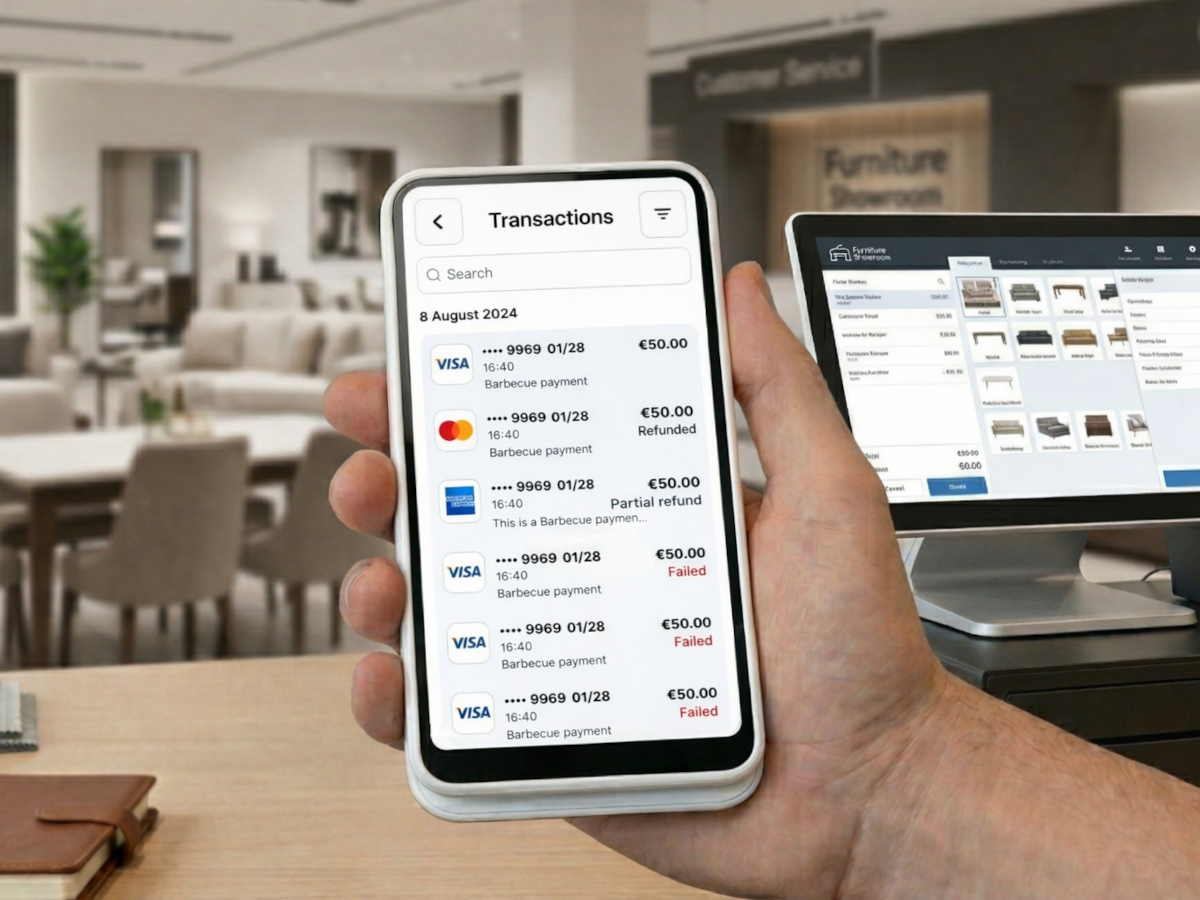 Mano sosteniendo un dispositivo con nuestra app personalizada de Stripe Terminal en una tienda de muebles